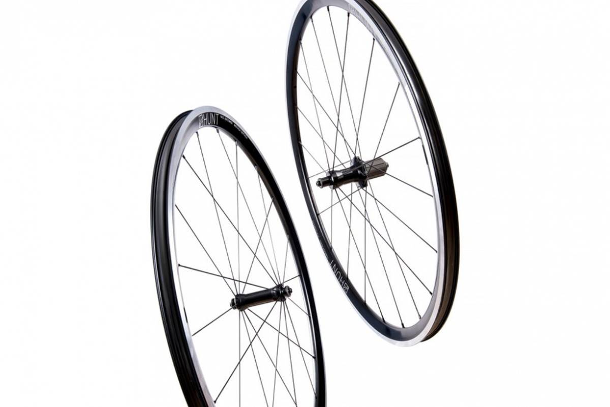 HUNT Race Aero Wide Svart Landevei Clincher Hjulsett